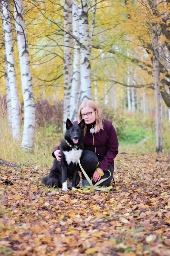 Emilia Erola ja Panda-koira Tekstin kirjoittaja Emilia Panda-koiran kanssa
